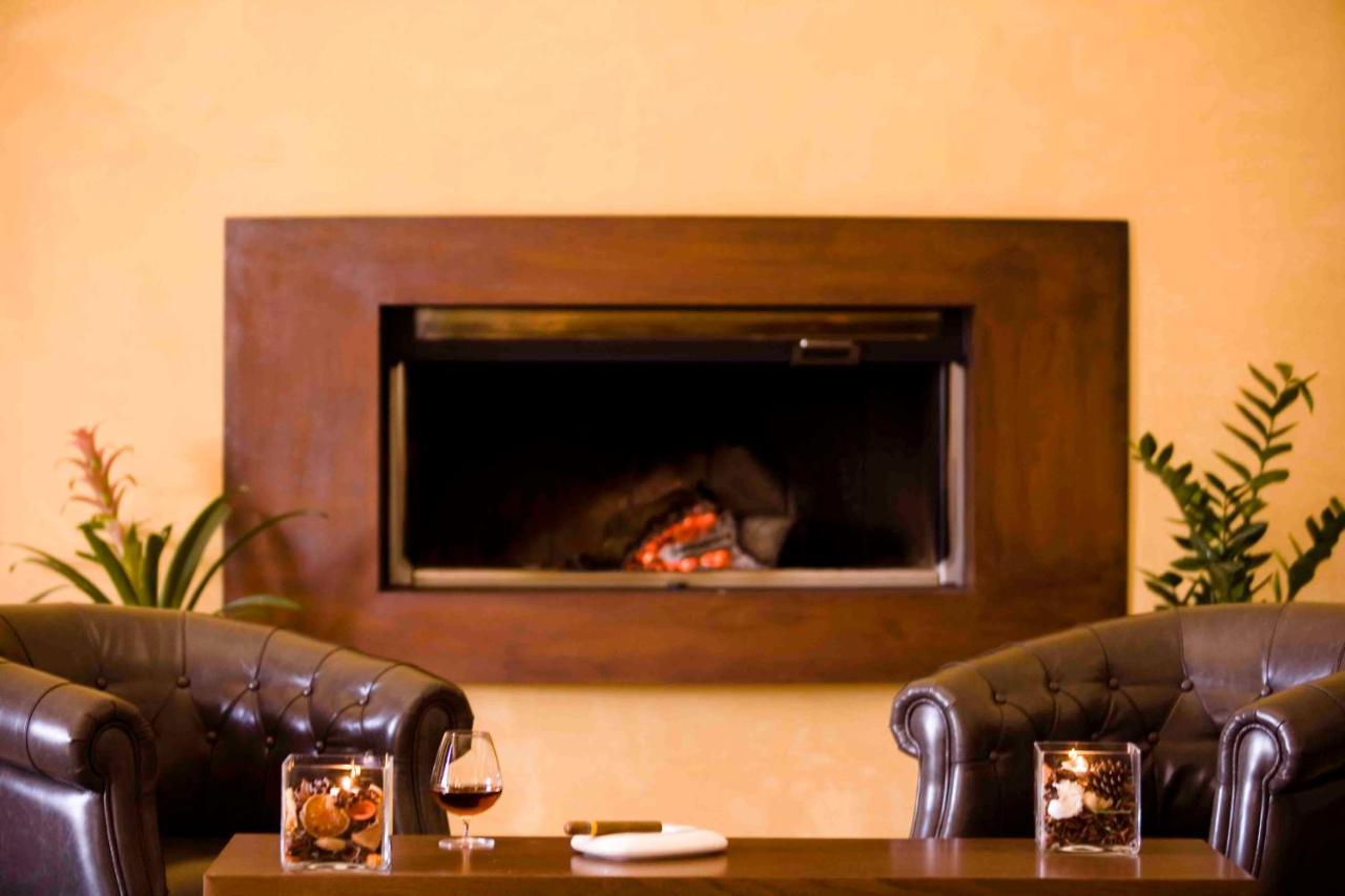 Valis Resort Hotel Vólos Extérieur photo A fireplace