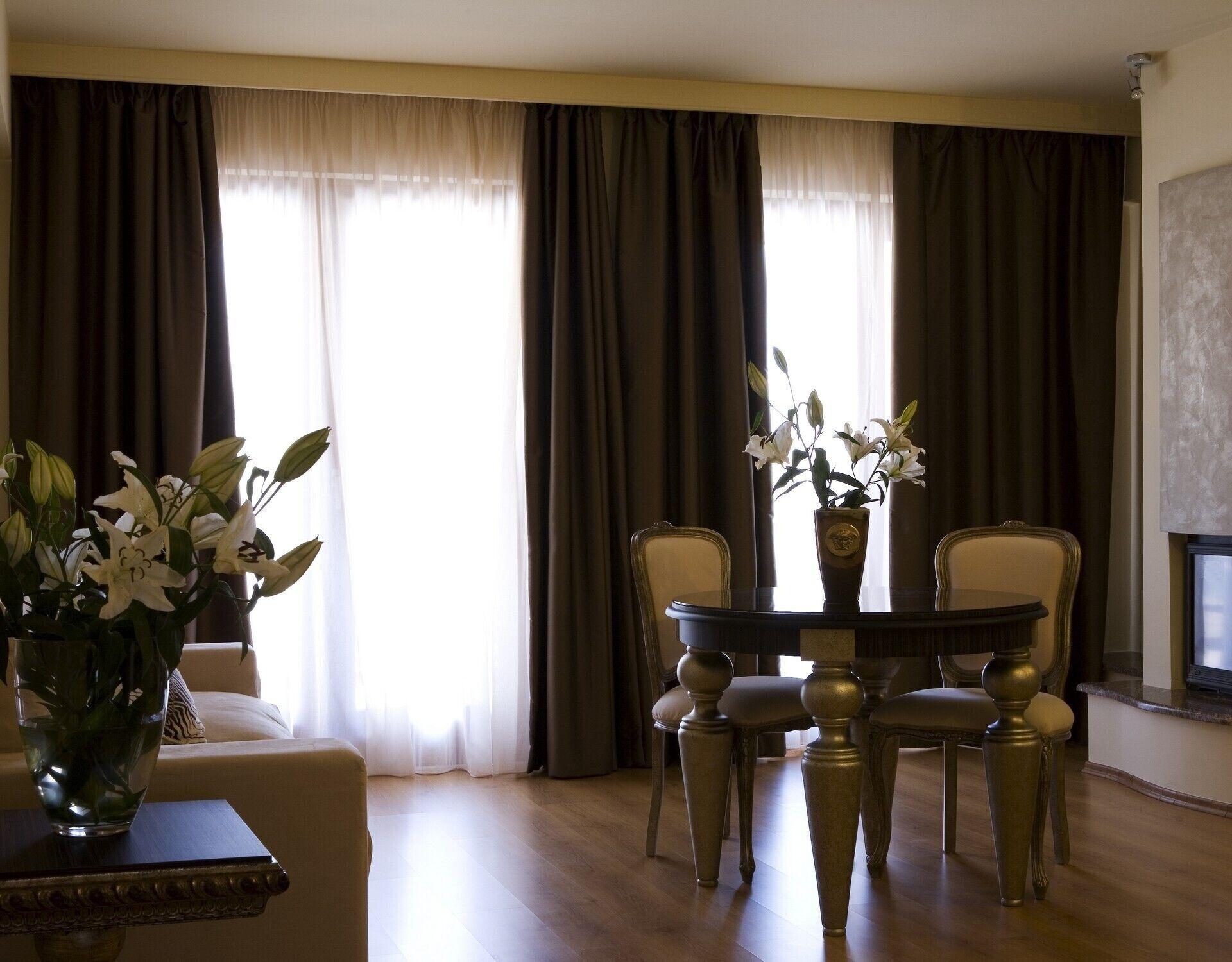Valis Resort Hotel Vólos Extérieur photo A room with curtains