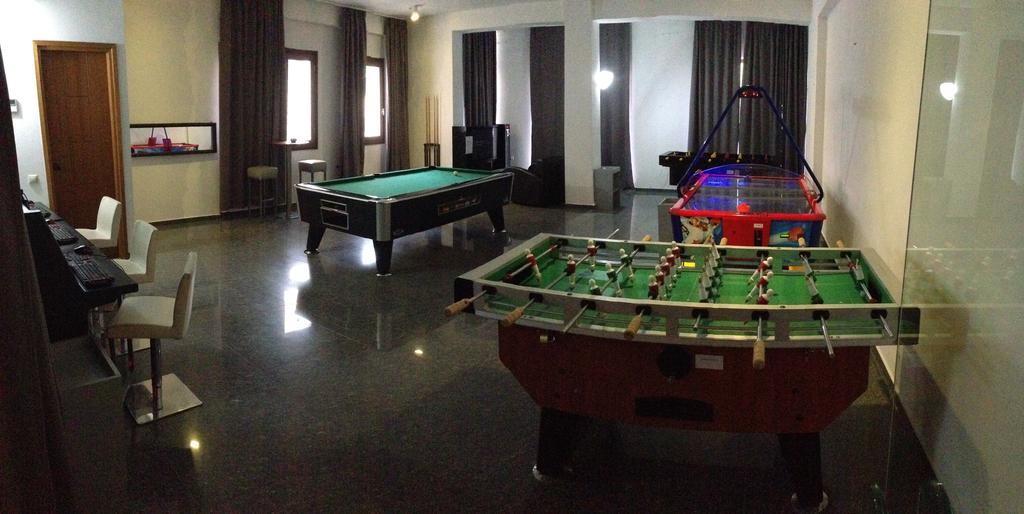 Valis Resort Hotel Vólos Extérieur photo Games room