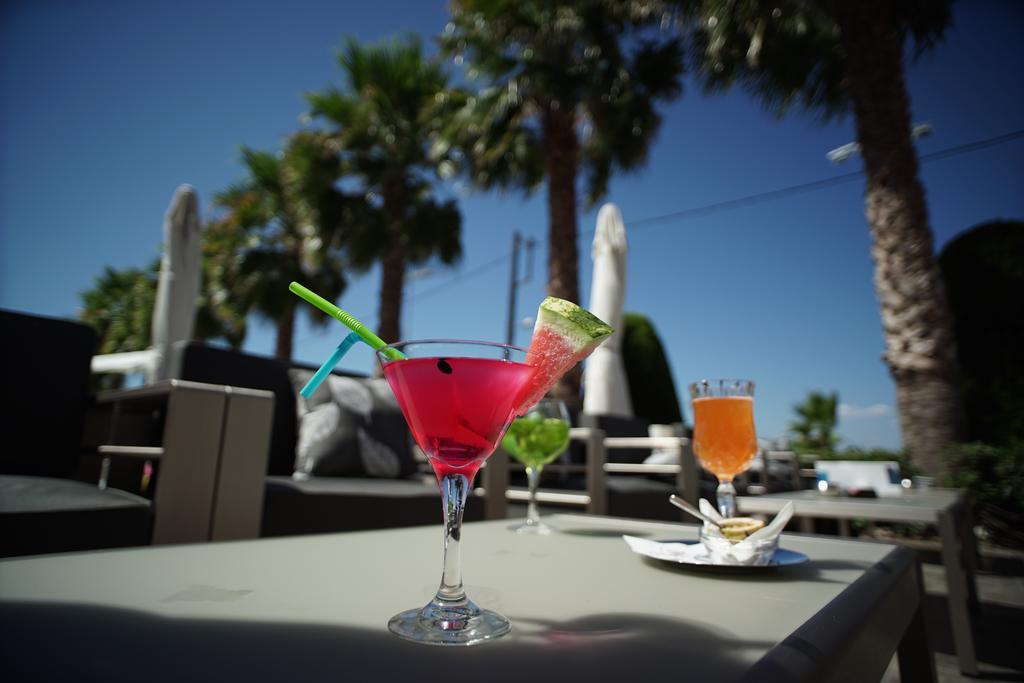 Valis Resort Hotel Vólos Extérieur photo Cocktails at a beach bar