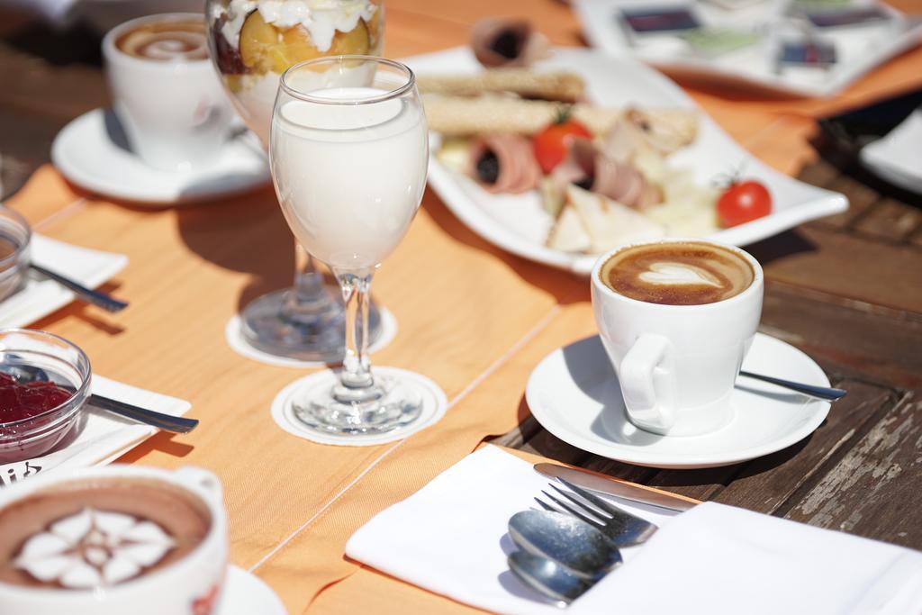 Valis Resort Hotel Vólos Extérieur photo A typical Italian breakfast